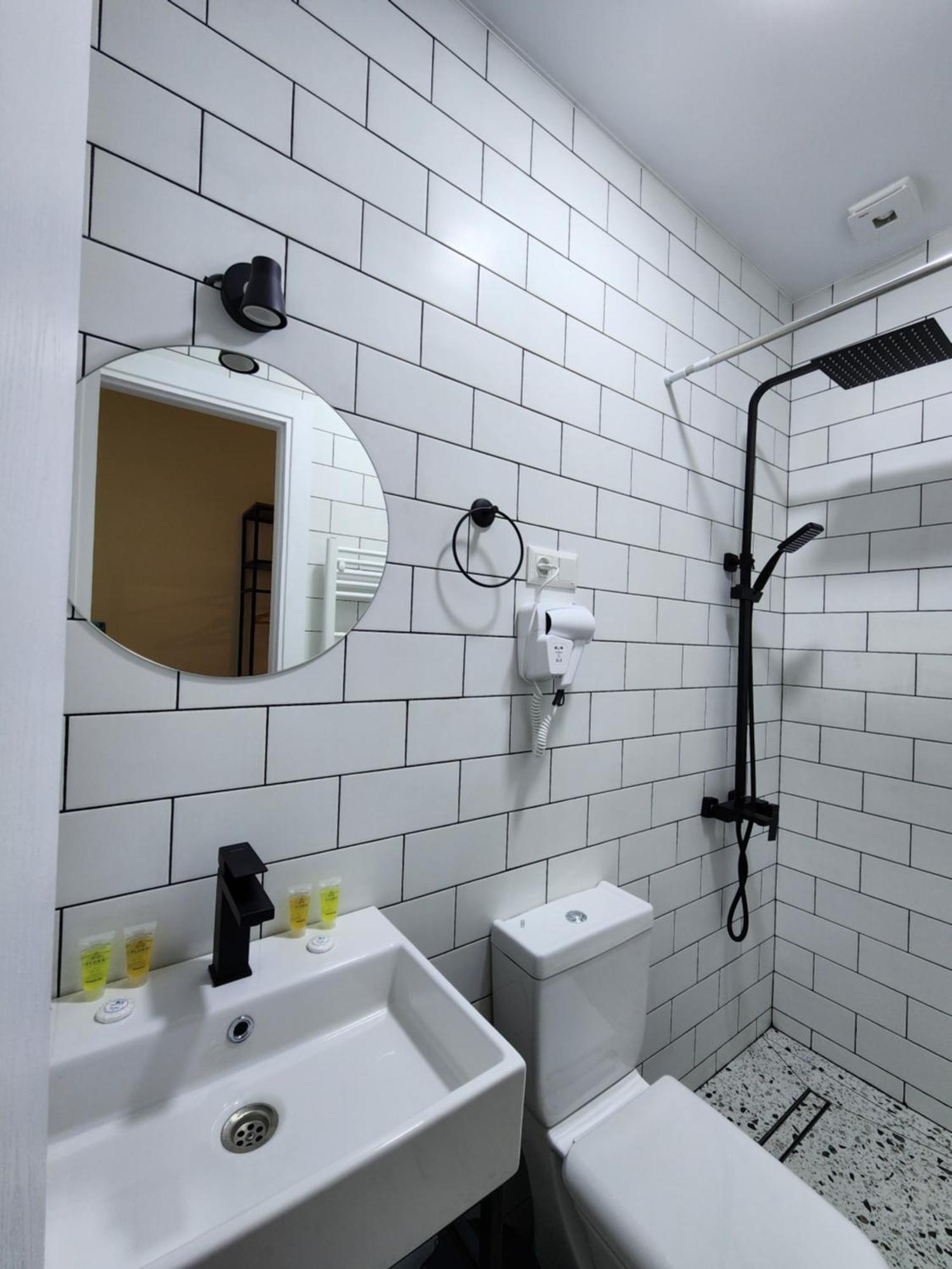 Dro Hotel Кутаиси Экстерьер фото